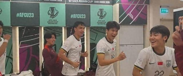 九游app官网入口-U23国足更衣室嗨爆！全队魔性转圈圈，向余望：再赢1场就回家|李昊|越南|国足球员|乌兹别克足球|拜合拉木_新浪体育_新浪新闻